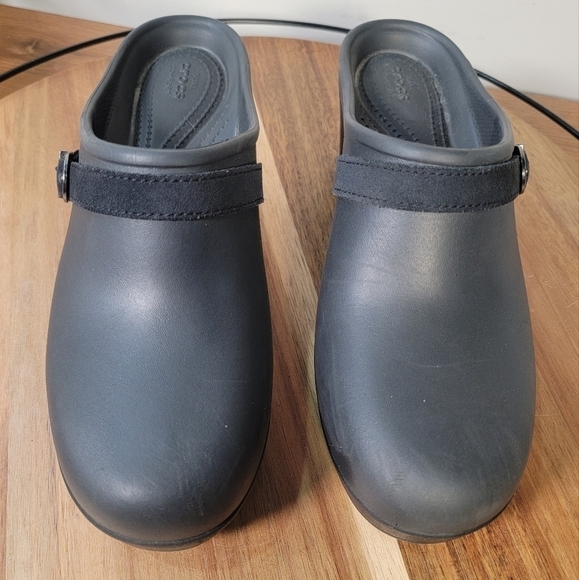 CROCS Sarah Clogs Heels Strap and Buckle Size 9 - Picture 8 of 17